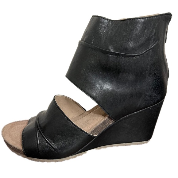 Diba True "Next N Line" Black Leather Wedge Sandals 10 NWOT - Picture 3 of 16